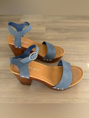 Madden Girl nearly new Chunky Platform Sandals Size 7